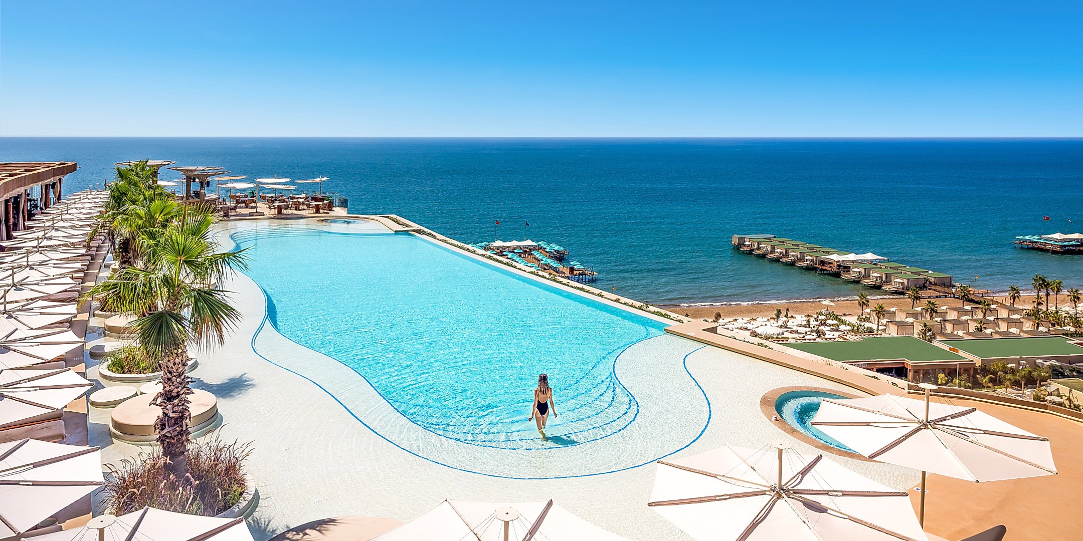 Regnum The Crown Seven Rooftop Pool (2)(1) Middle D